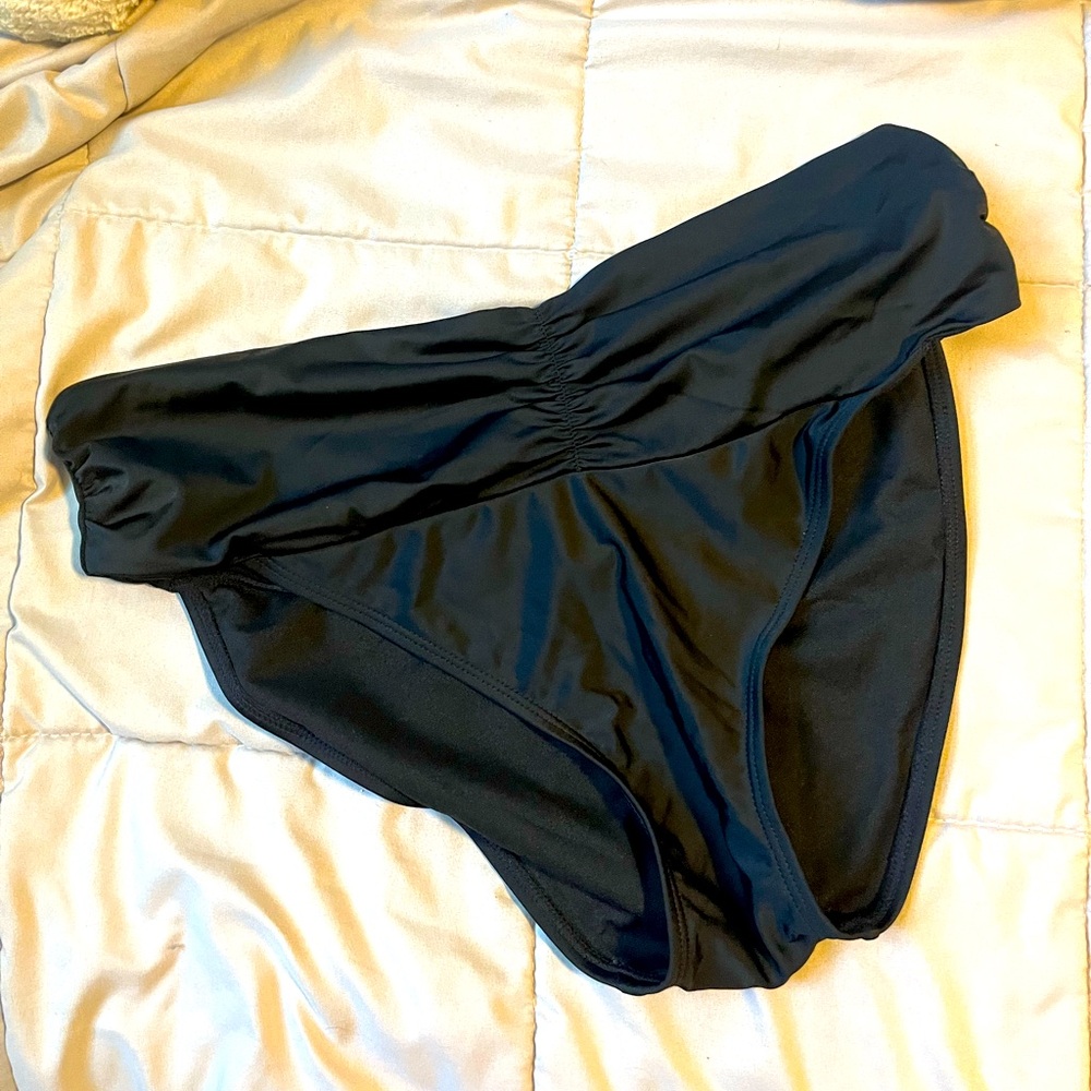 Black Swim Bottoms, Women’s S, front shirred design, bikini bottoms, NWOT